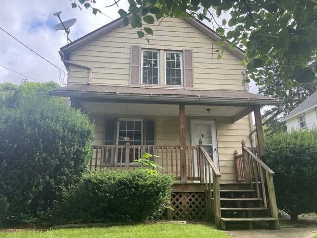 Primary Photo - 981 W Hopocan Ave