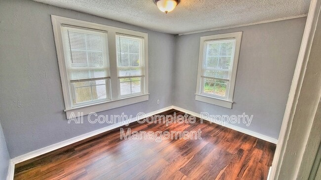 Building Photo - 3553 Owen Ave