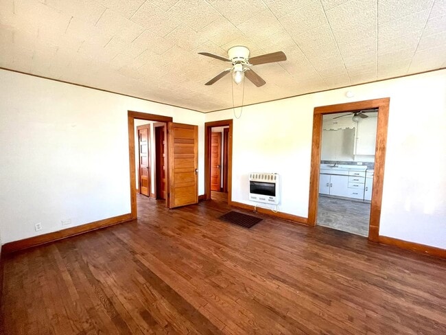 Building Photo - 714 6th Ave NW