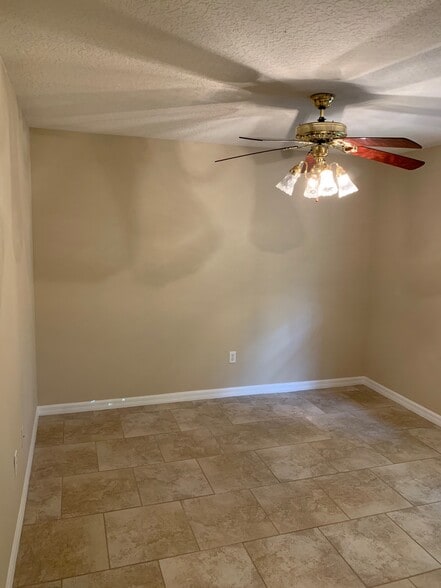 Building Photo - 65 Brookside Ln