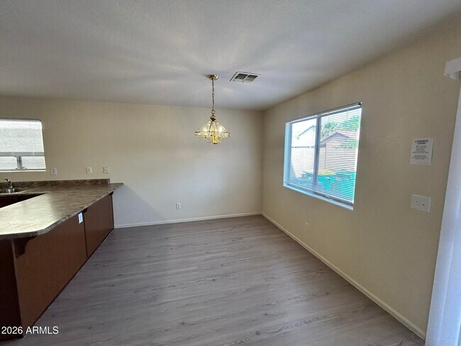 Building Photo - 42406 W Sunland Dr