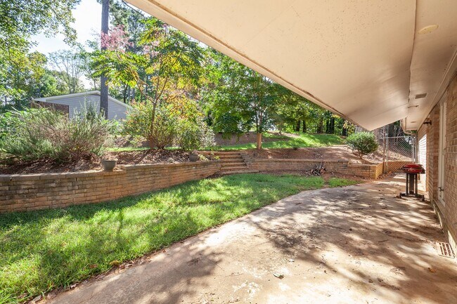 Building Photo - 3741 Fox Glen Ct NE