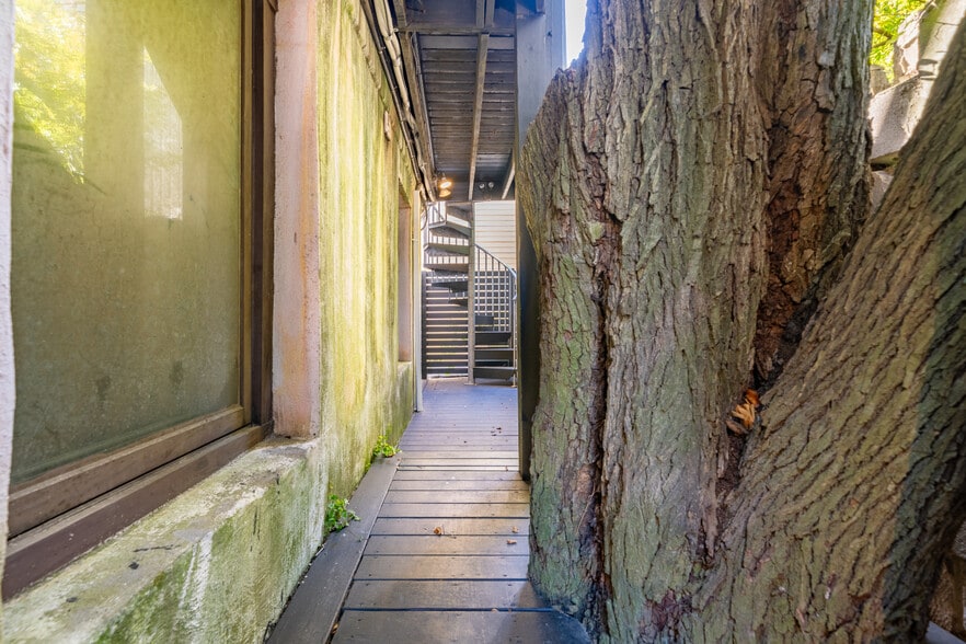 Building Photo - 33 Cannon St