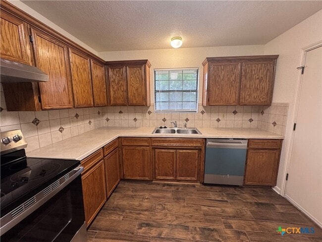 Building Photo - 1801 Thomas Ct