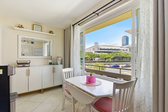 Building Photo - Fully Furnished Pet Friendly  Waikiki 1-Bedroom Condo Near Ala Moana