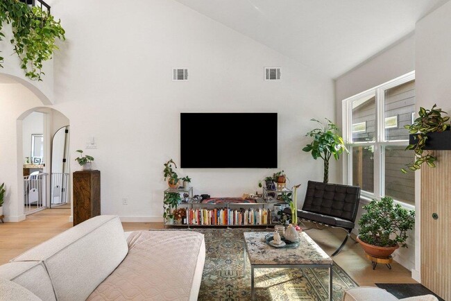 Building Photo - 8202 Cache Dr