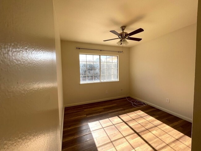 Building Photo - Newly painted Four Bedroom Two Bathroom Ho...