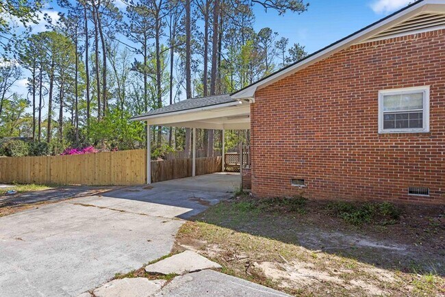 Building Photo - 2205 Gornto Rd