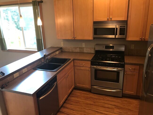 Building Photo - 3832 NE Roselawn St