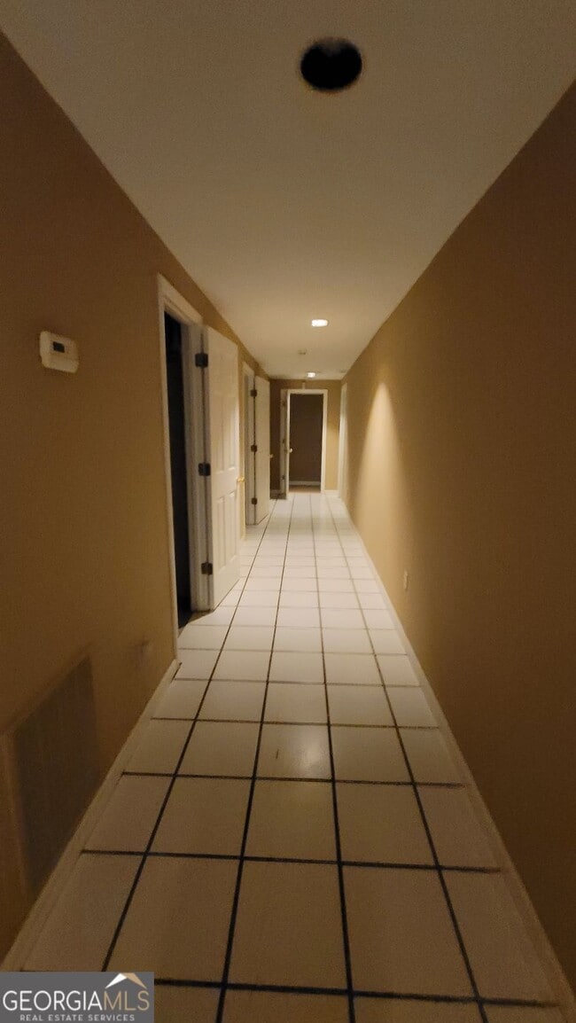Building Photo - 5005 Johns Creek Ct