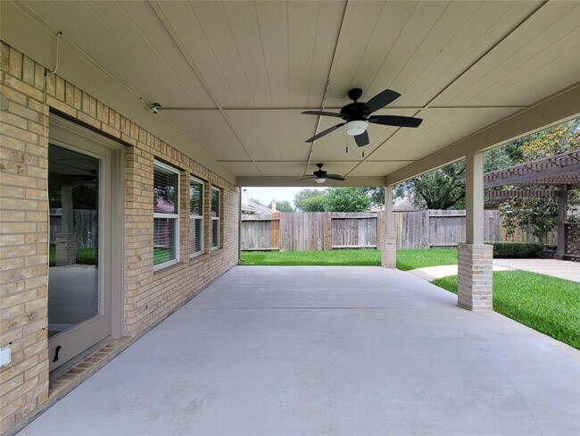 Building Photo - 21123 Amber Crossing Dr