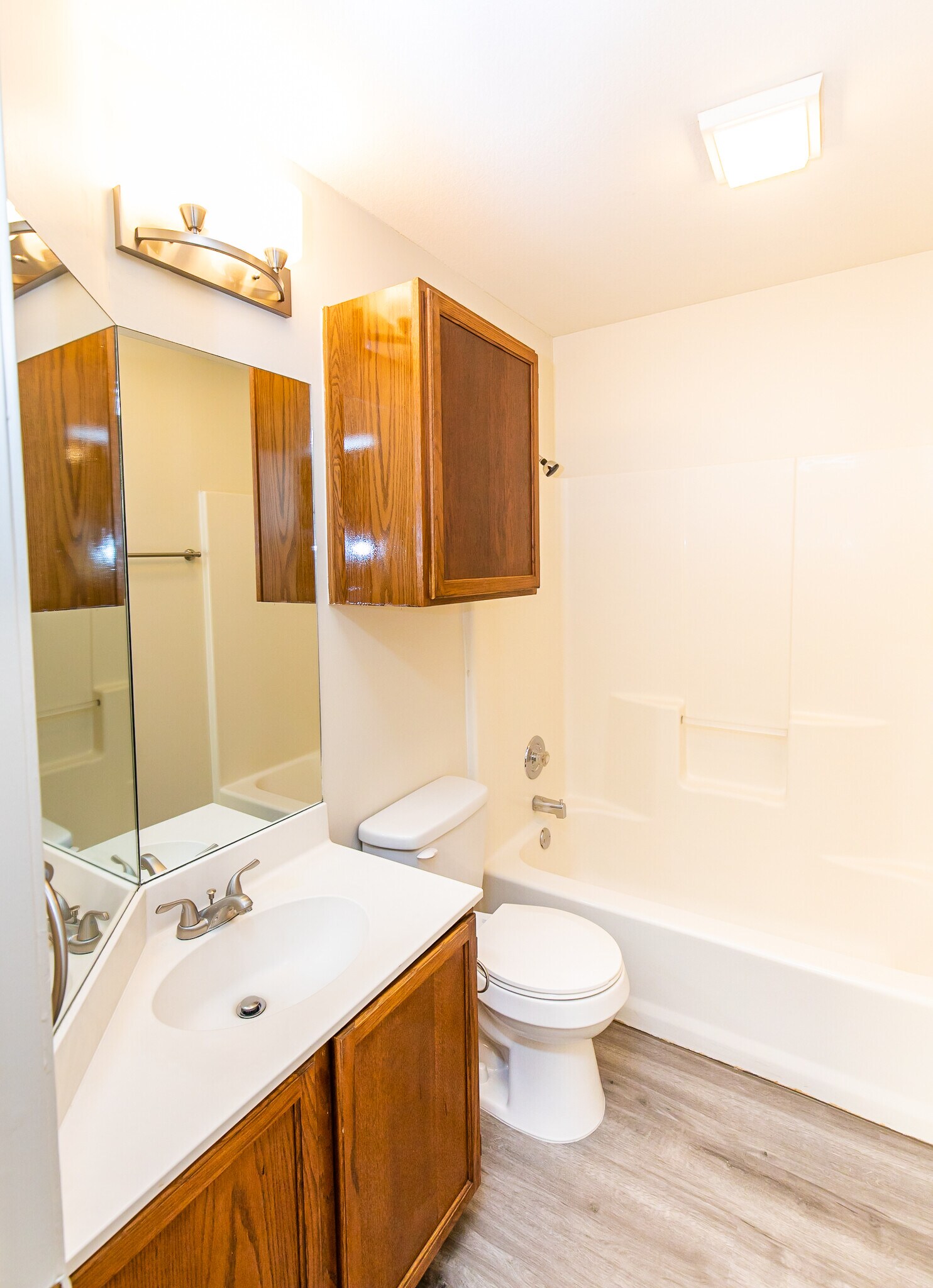 Master Bathroom - 3001 Whisper Oaks Ln