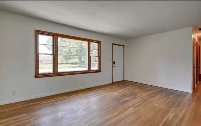 Building Photo - Lincoln Ave