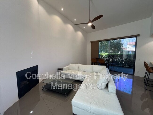 Building Photo - 287 S Civic Dr