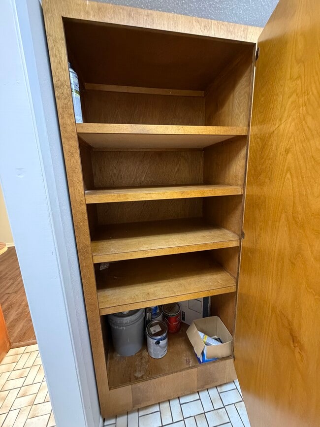 Building Photo - 817 Tanager Rd