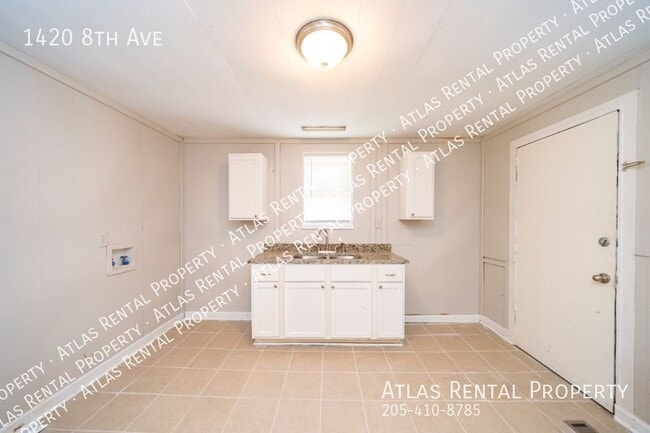 Building Photo - 1420 8th Ave