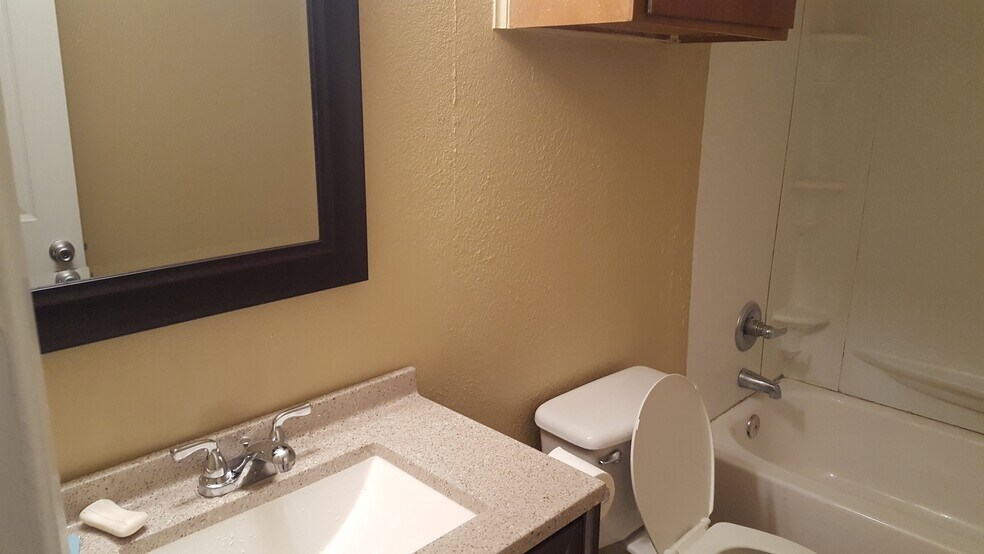 Rest room - 904 Bret Ln