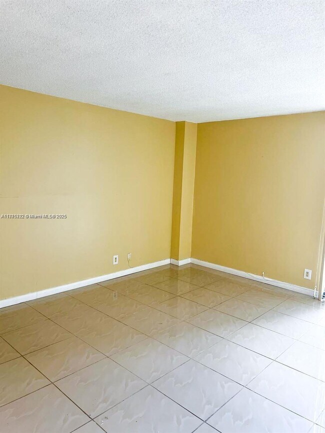 Building Photo - 20400 W Country Club Dr
