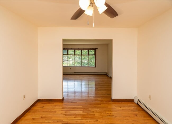 Building Photo - 5 Boxwood Close