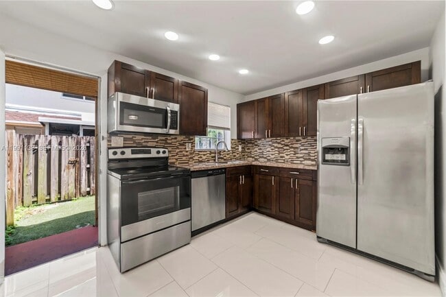 Building Photo - 1560 NE 151st St