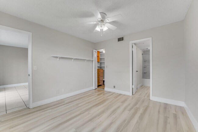 Building Photo - 21915 Lake Forest Cir