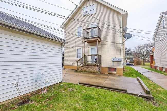 Building Photo - 3333 Desota Ave