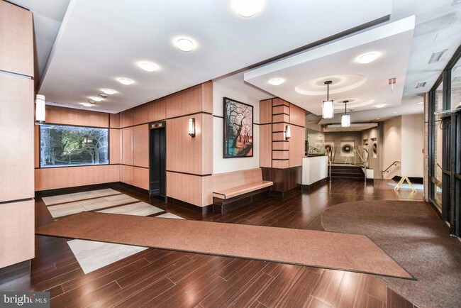 Building Photo - 309 Yoakum Pkwy