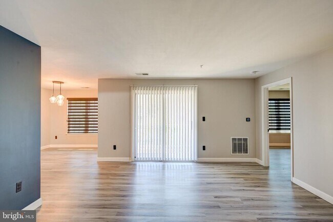 Building Photo - 8905 Stone Creek Pl