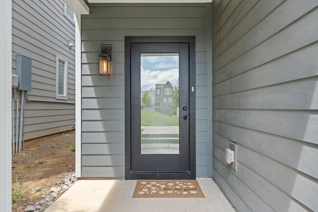 Building Photo - Sterling Point 3 Bed Home