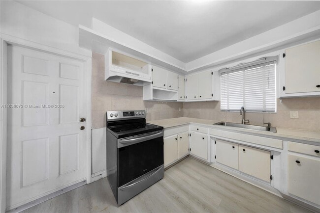 Building Photo - 5781 SW 25th St