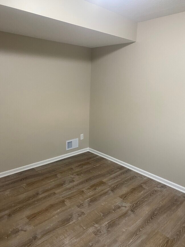 Building Photo - 15468 Pennock Ln