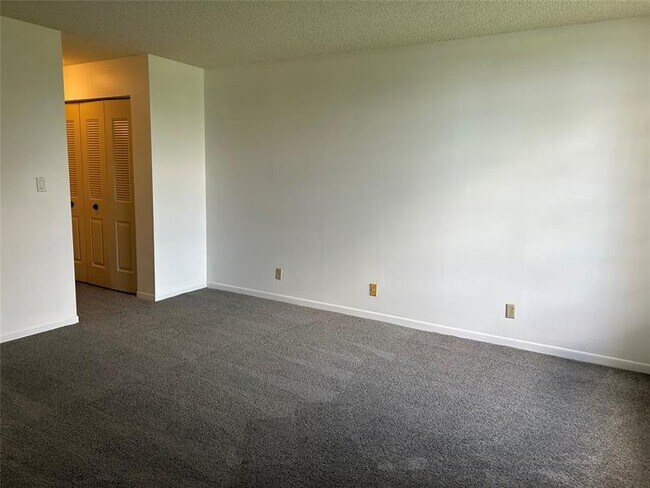 Building Photo - 6123 Coral Lake Dr