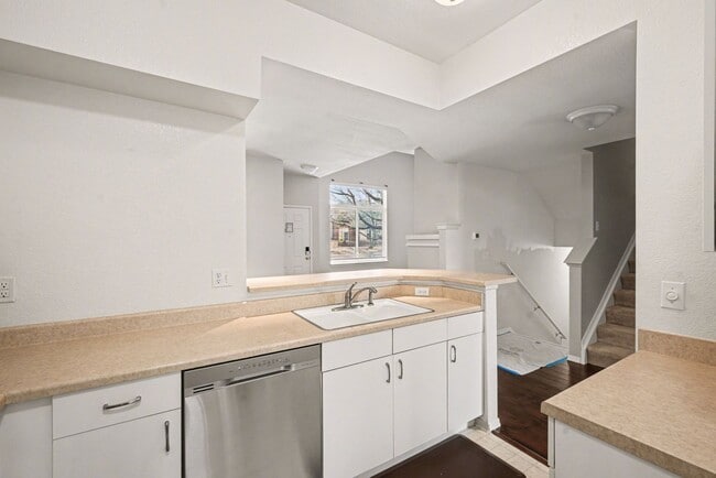 Building Photo - 6412 Silver Mesa Dr