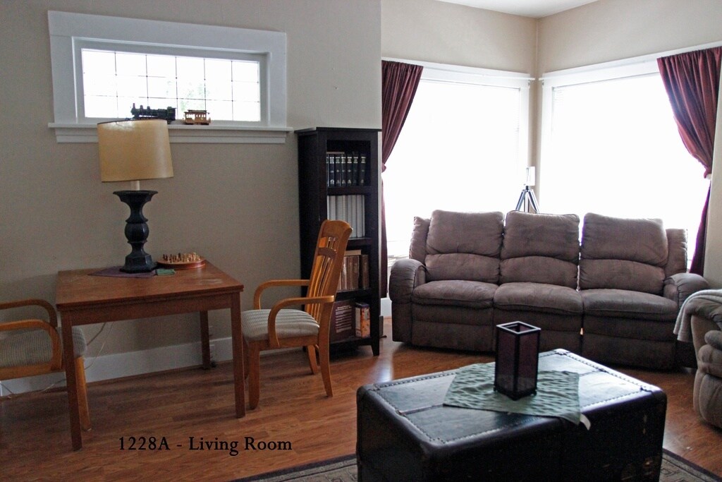 LR - 1228 S 3rd St