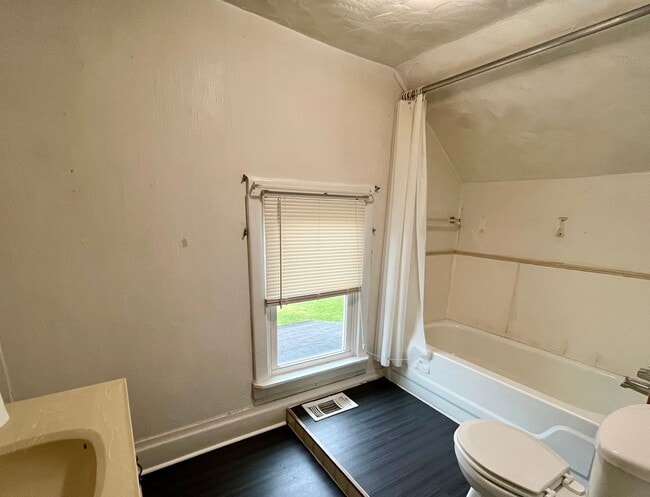 Building Photo - Three bedroom house in Godfrey