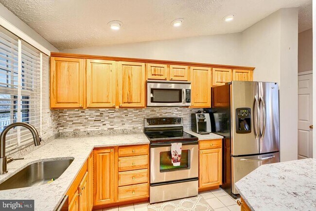 Building Photo - 8908 Goldentree Ln