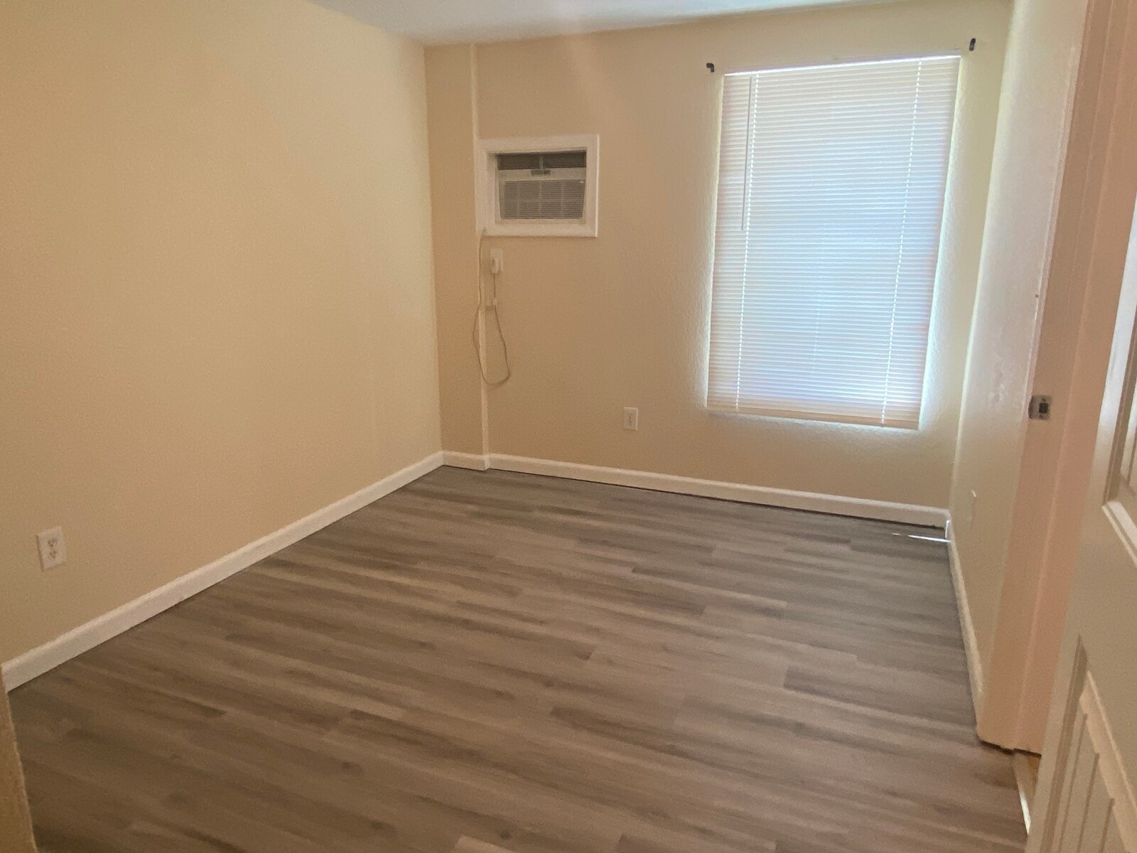 Building Photo - 716 Tall Oaks Dr