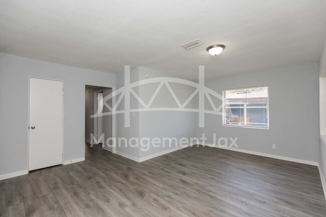 Building Photo - 1828 W 33rd St