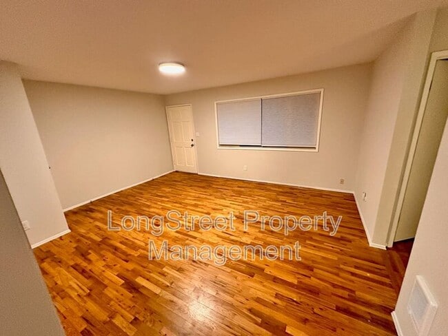 Building Photo - 123 SE 30th Pl