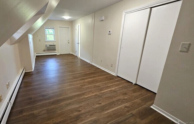 Building Photo - 561 Whitney Ave