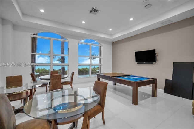 Building Photo - 2065 S Ocean Dr