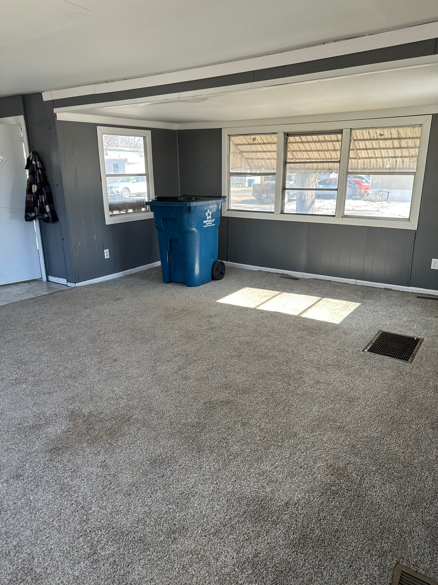 Building Photo - 3625 S Douglas Ave