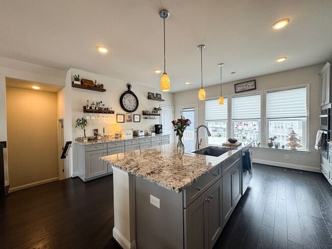 Building Photo - ***Coming Soon*** Fantastic 4 Bed 3.5 Bath End Unit Townhome In Potomac Shores Town Center