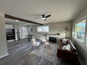 Building Photo - 2725 Danz Ave