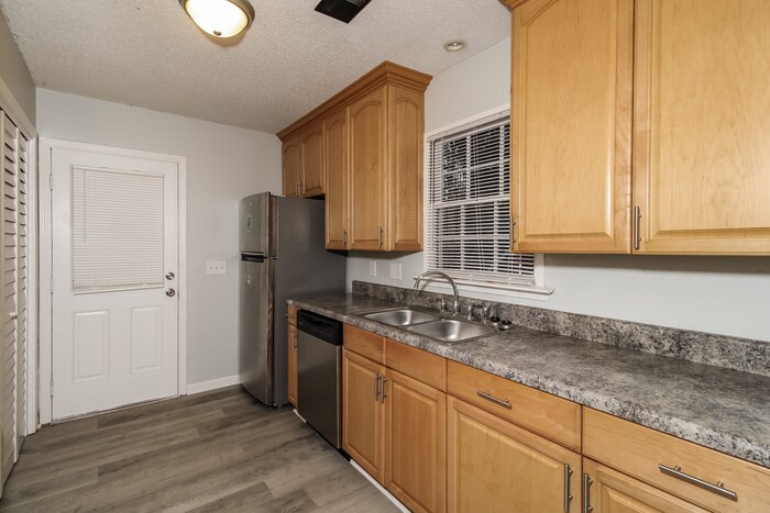 Building Photo - 101 Cannon Dale Ct