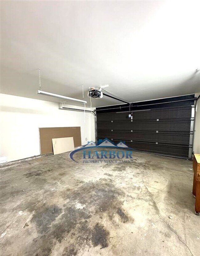 Building Photo - Beautifully Remodeled 4-Bedroom Home in Sa...