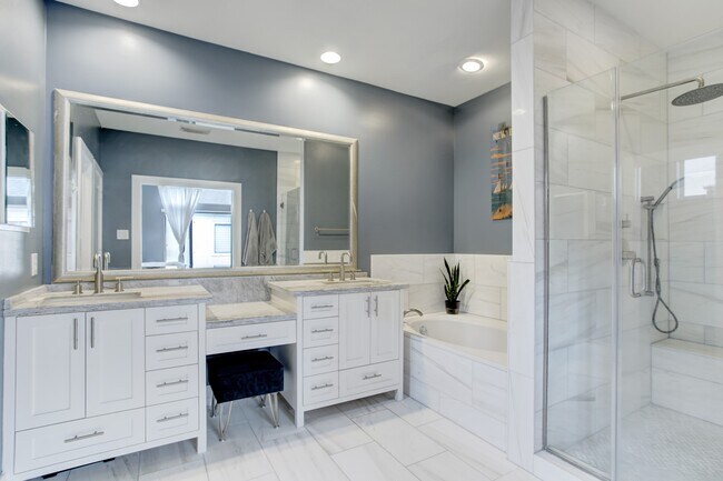 Building Photo - 408 Parker St