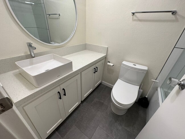 Building Photo - 204 Larkspur Plaza Dr