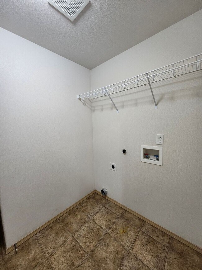 Building Photo - 5811 Austin Ct