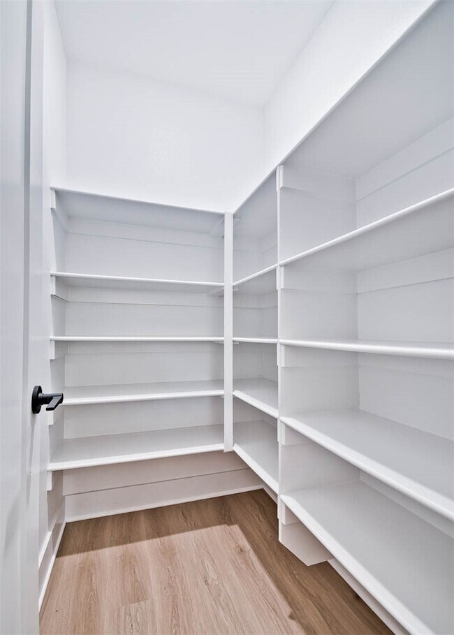 Building Photo - 1 Hemel Ln